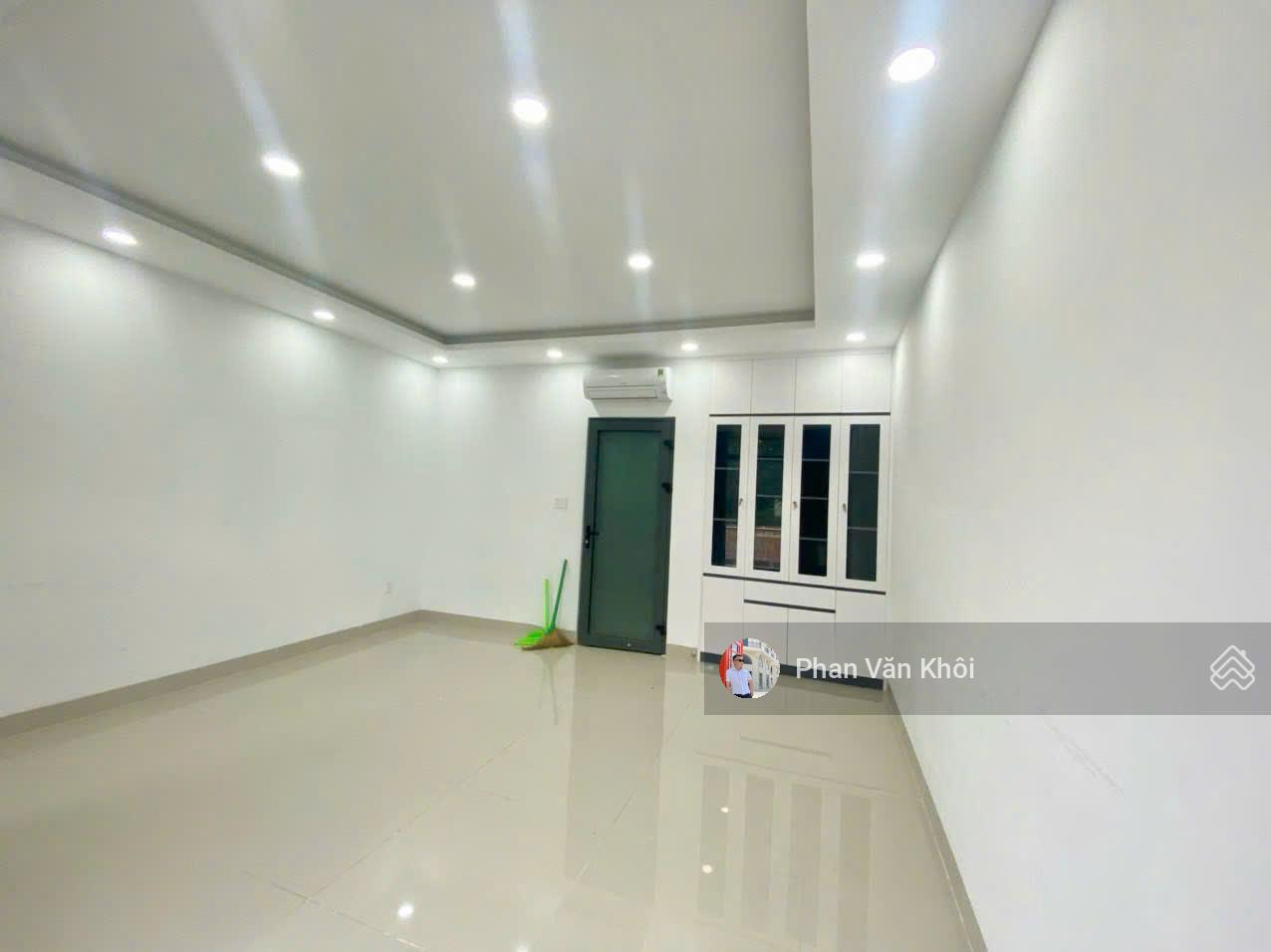 Cho thuê nhà phố tại Vạn Phúc City, 1 hầm 4 lầu, diện tích: 5x22m, DTSD 400m2 sàn