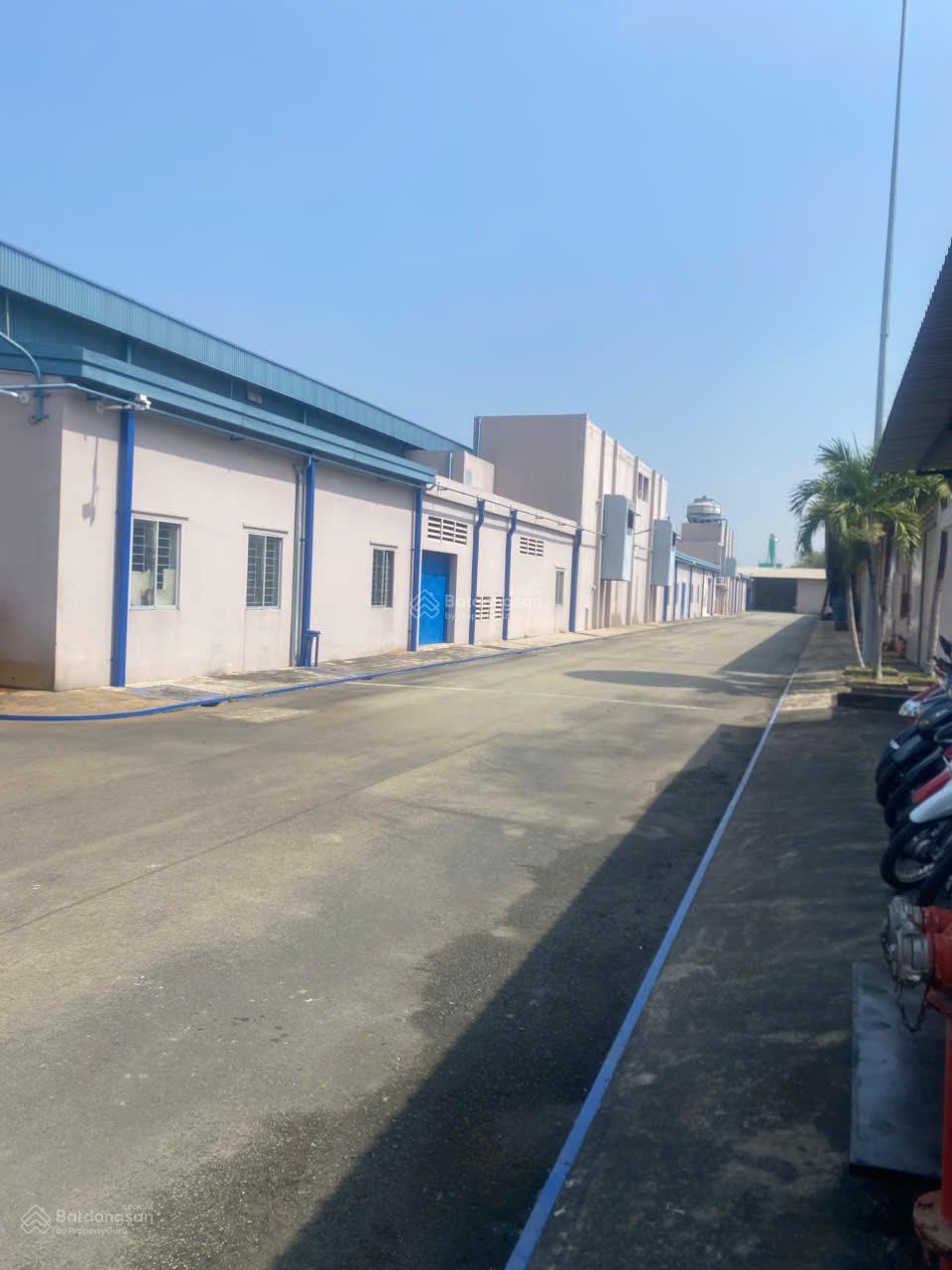 Cần bán đất có nhà xưởng hơn 22.000m2 ở KCN Tân Đông Hiệp B TP Dĩ An Bình Dương LH: 0908 954 *** Cần bán đất có nhà xưởng hơn 22.000m2 ở KCN Tân Đông Hiệp B TP Dĩ An Bình Dương LH: 0908 954 ***
