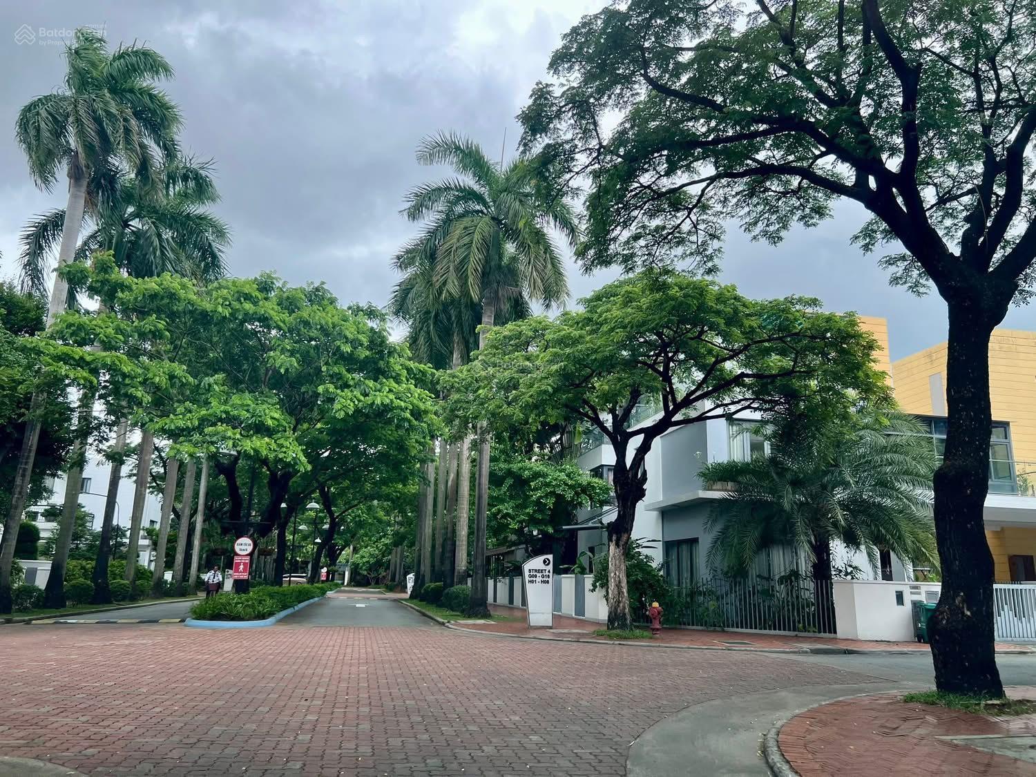 Bán căn góc biệt thự khu compound Villa Riviera, phía sau Vincom Thảo Điền Quận 2, đã có sổ hồng Bán căn góc biệt thự khu compound Villa Riviera, phía sau Vincom Thảo Điền Quận 2, đã có sổ hồng