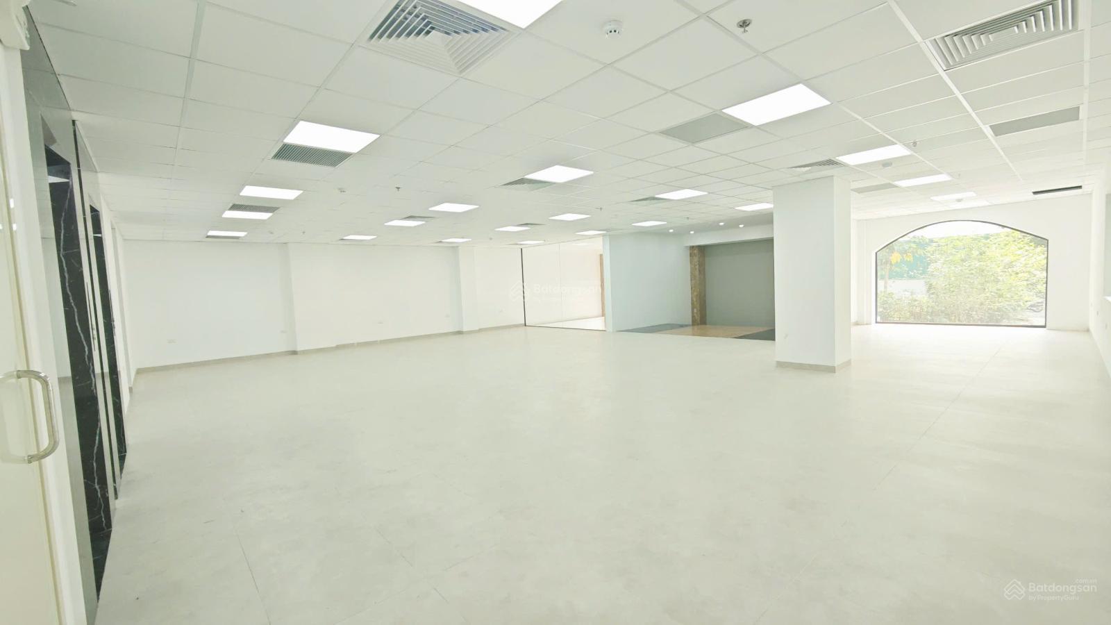 Cho thuê văn phòng Văn Tiến Dũng, Bắc Từ Liêm DT 200m2 giá 27 triệu/tháng