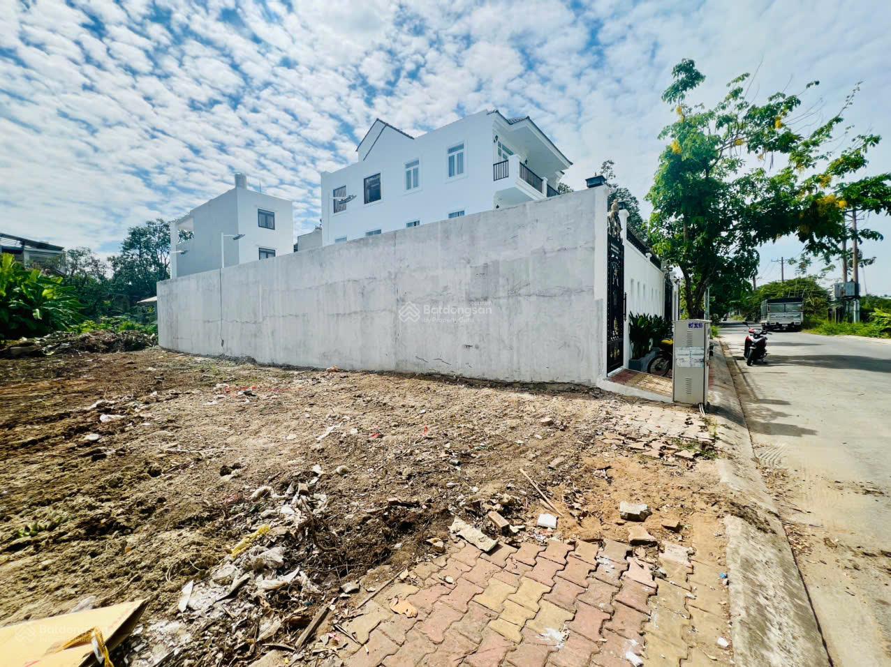 Sang lô góc 245m2 đất thổ cư mặt tiền đường 12m đường thông dài lên khu chế xuất/ Sổ riêng