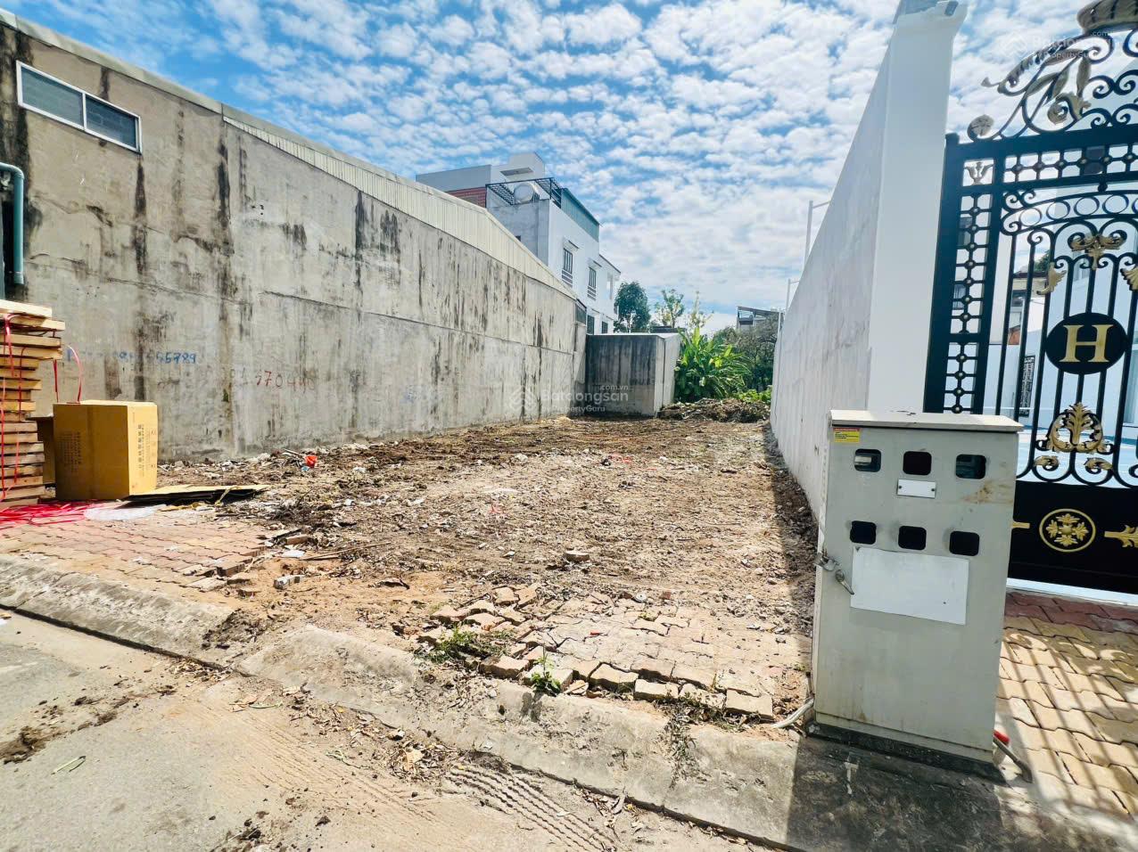 Sang lô góc 245m2 đất thổ cư mặt tiền đường 12m đường thông dài lên khu chế xuất/ Sổ riêng