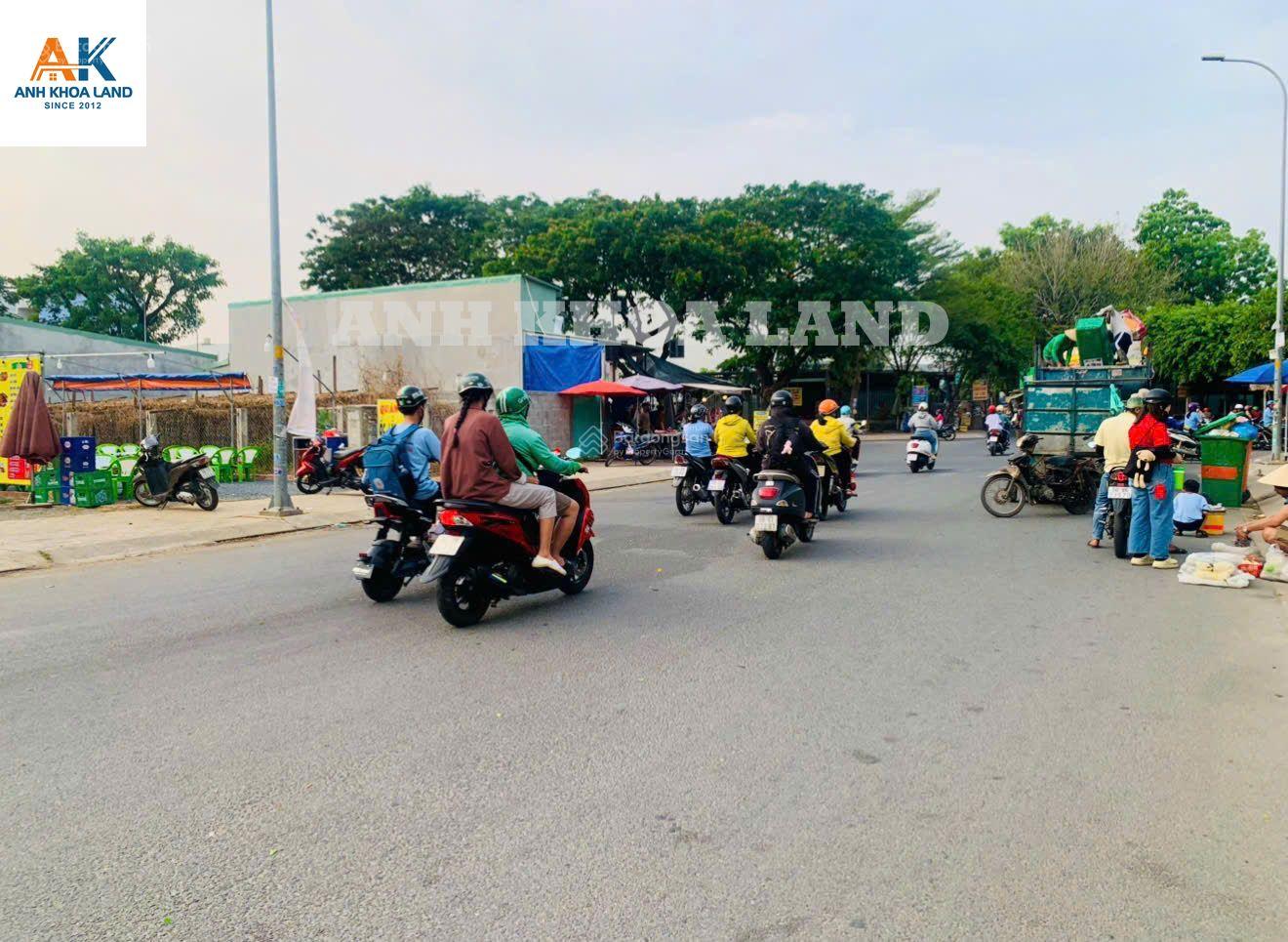 Siêu hiếm lô góc 2 mặt tiền - vị trí đắc địa KDC Êm Đềm, trung tâm Linh Xuân, 131.5m2 - chỉ 14.5 tỷ