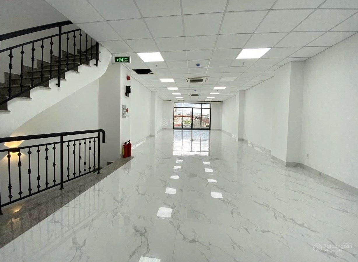 Nhà đường Tân Cảng 6x20m hầm trệt 4 lầu cho thuê