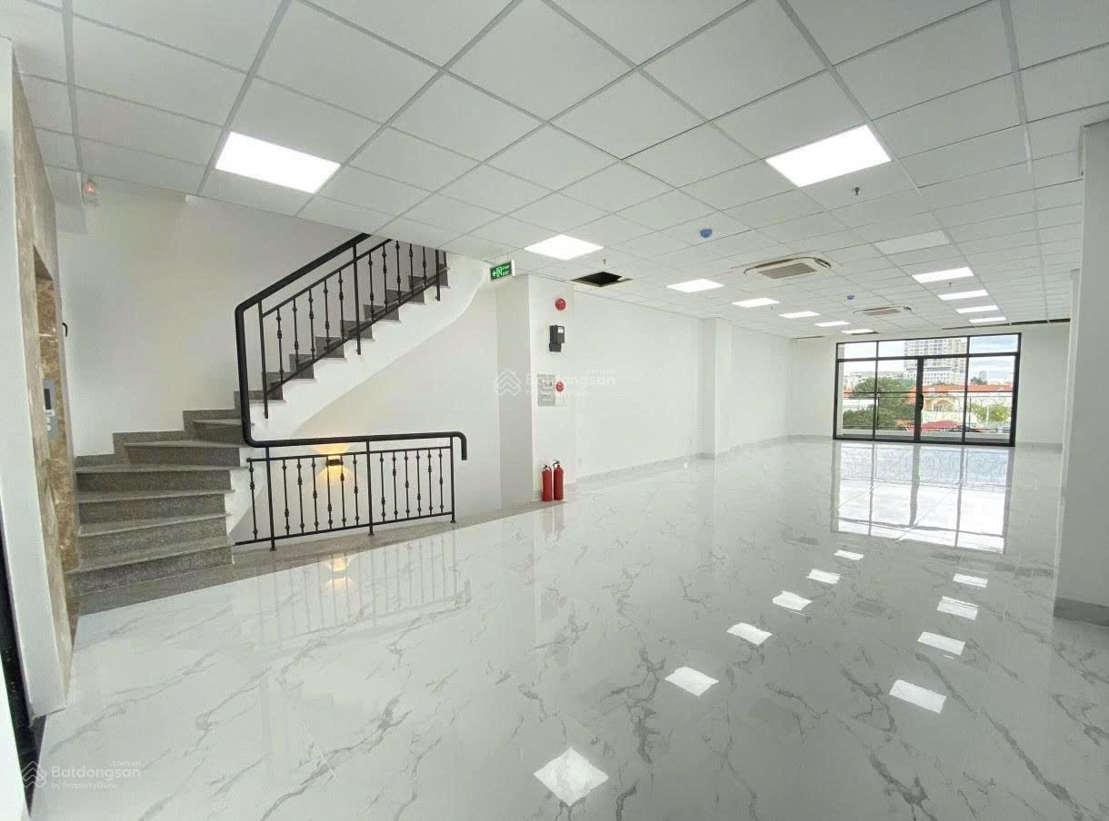 Nhà đường Tân Cảng 6x20m hầm trệt 4 lầu cho thuê