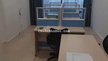 Cho thuê căn 61m2 đủ đồ văn phòng cho 15 người view hồ tại toà C2 hàng hiếm. Cam kết như ảnh