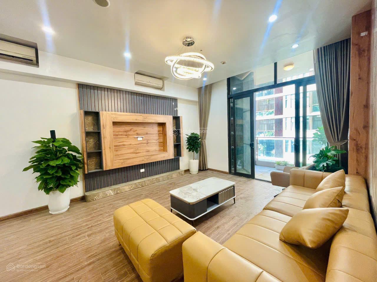(Mới) Cực rẻ bán gấp căn hộ 2N/2WC, DT 66m2, NTCB, giá 5.1 tỷ, view đẹp tòa Rose Town, Ngọc Hồi