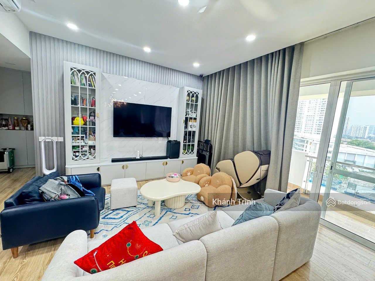 Sổ hồng - Tâm huyết! Căn góc 124m2 tầng trung ban công Đông Nam mát mẻ, tuyệt đẹp y hình. Giá 12 tỷ