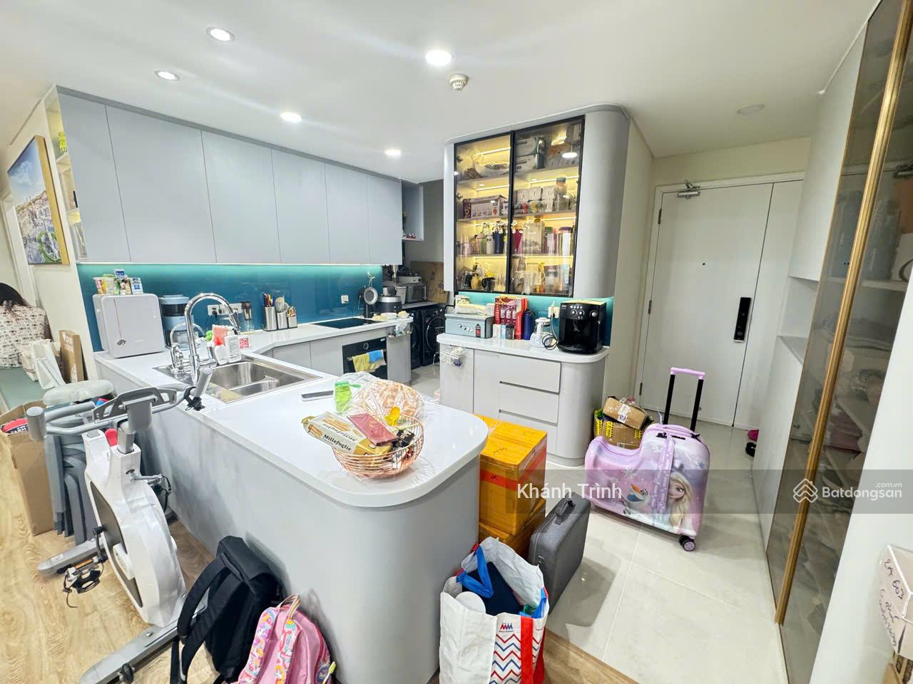 Sổ hồng - Tâm huyết! Căn góc 124m2 tầng trung ban công Đông Nam mát mẻ, tuyệt đẹp y hình. Giá 12 tỷ
