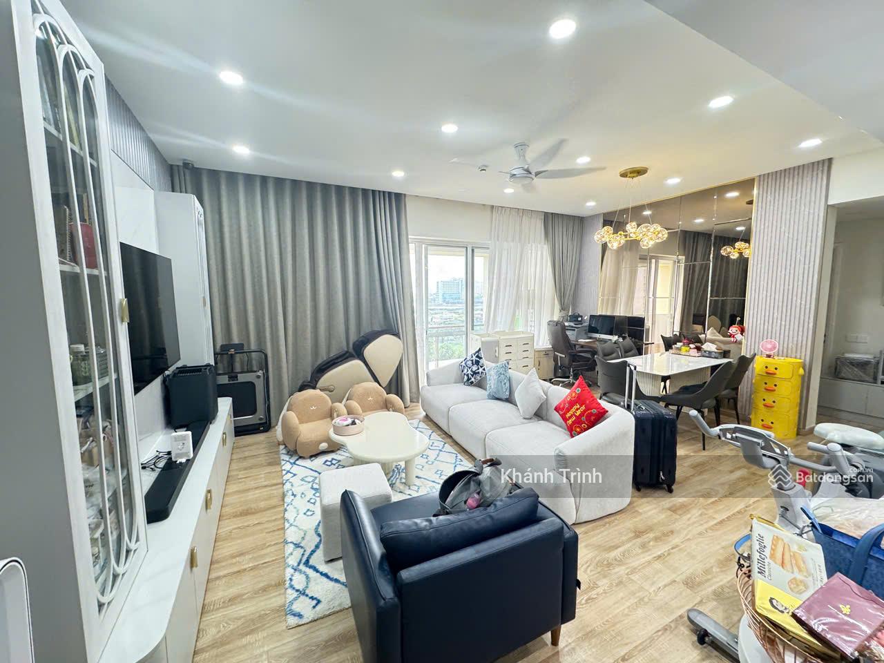 Sổ hồng - Tâm huyết! Căn góc 124m2 tầng trung ban công Đông Nam mát mẻ, tuyệt đẹp y hình. Giá 12 tỷ