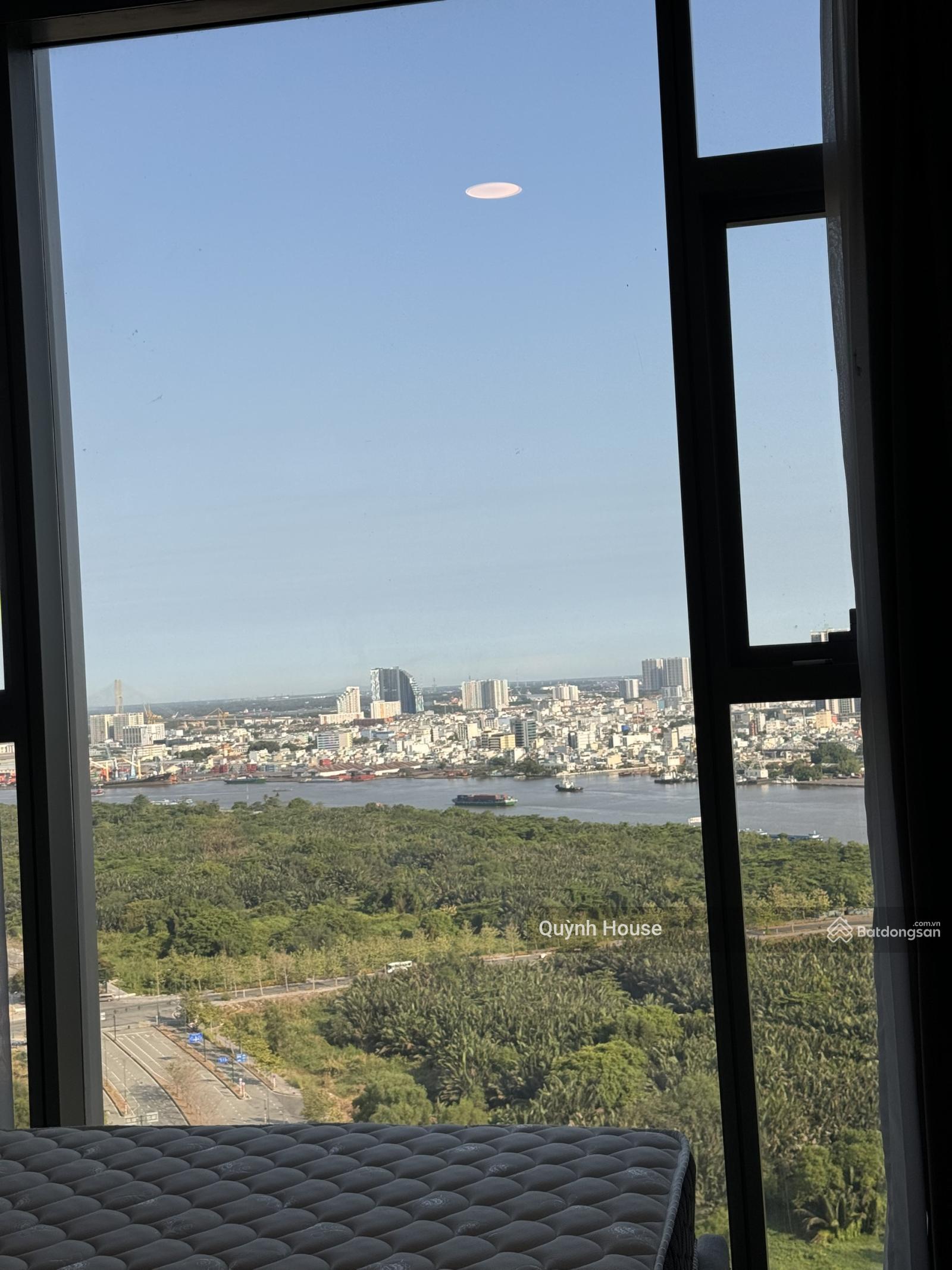 Tin trực tiếp chính chủ - 3 Phòng ngủ +1 PLV _ View sông - Làu cao - DT 148m2 - Gía 40 tỷ