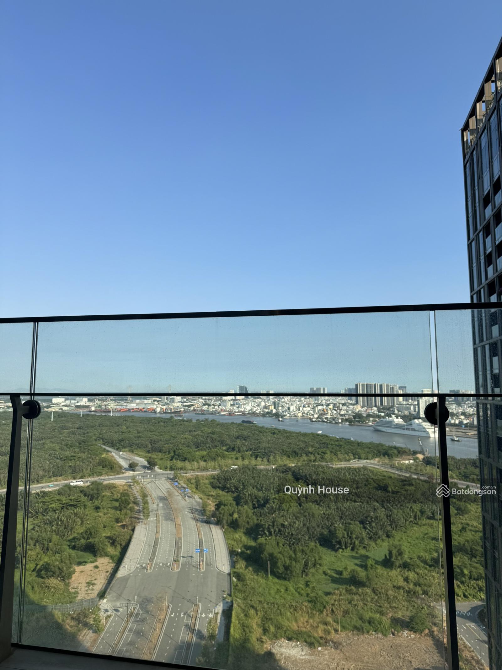 Tin trực tiếp chính chủ - 3 Phòng ngủ +1 PLV _ View sông - Làu cao - DT 148m2 - Gía 40 tỷ
