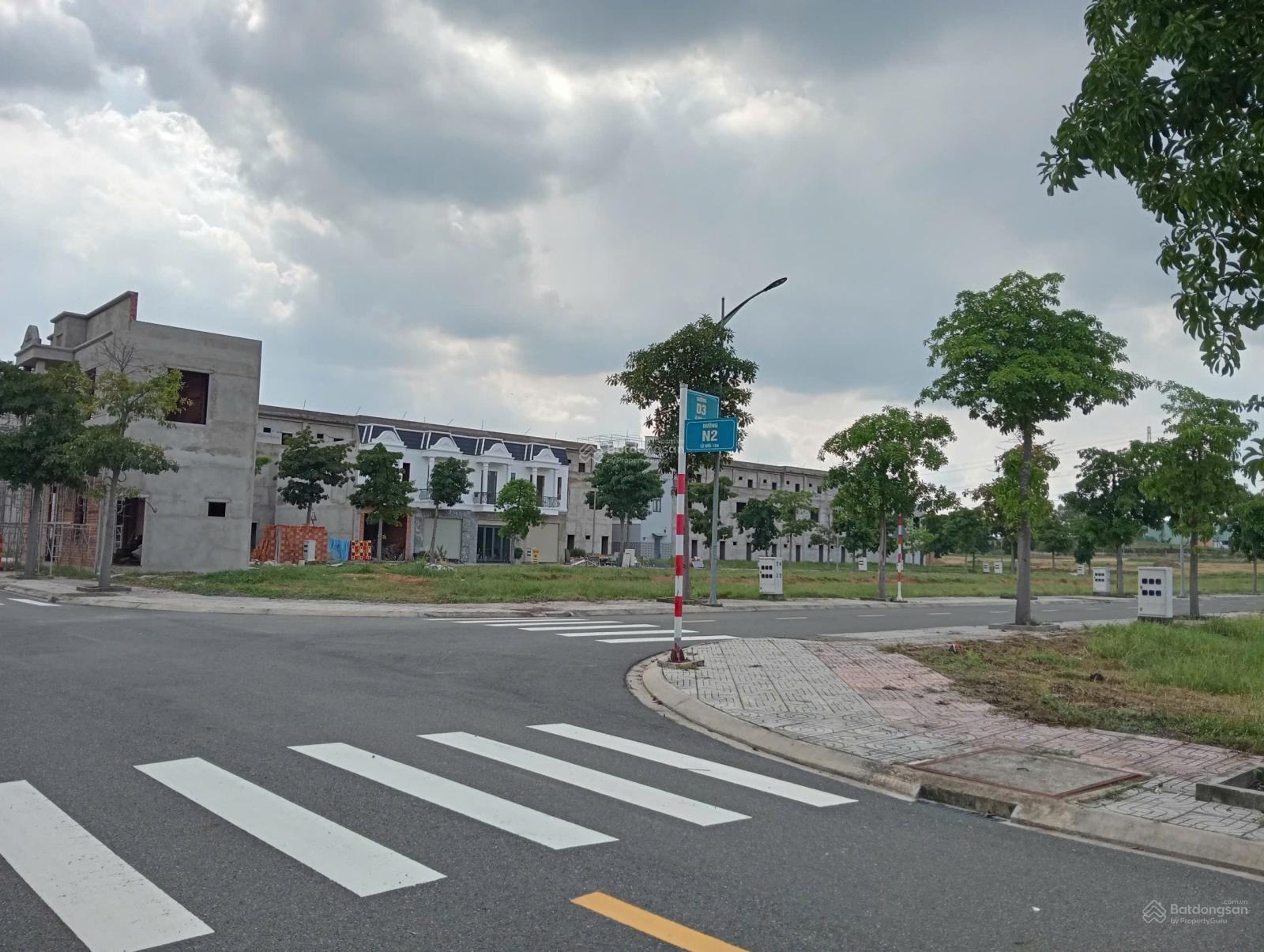 Đất nền trung tâm Tân Uyên Hoàng Nam Uyên Hưng giá 1,695 tỷ sổ riêng