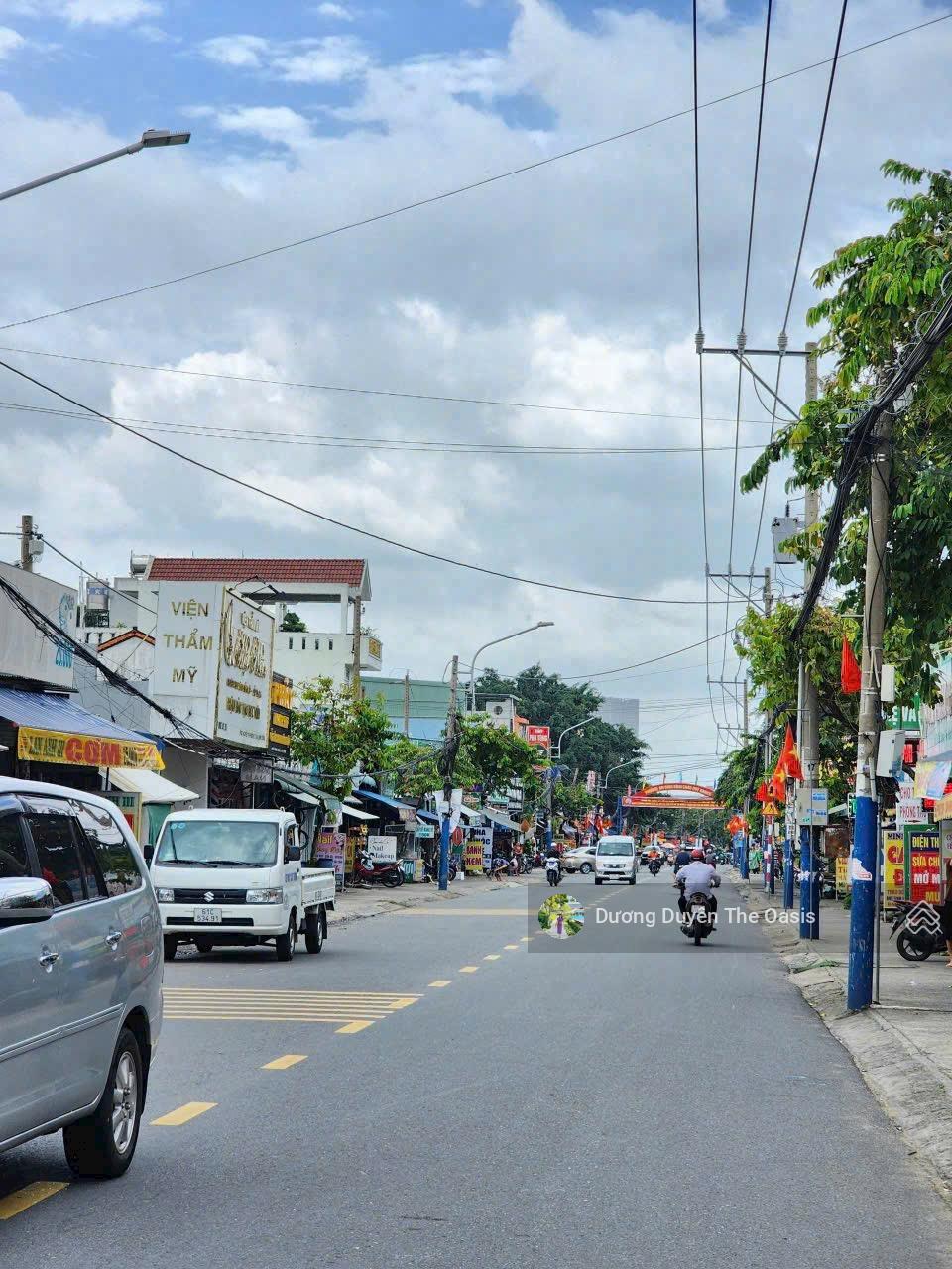 Chủ cần bán nhà 1 trệt 1 sẵn HĐT 15tr/tháng (3 năm). Trục đường D1 kinh doanh mua bán sầm uất nhất.