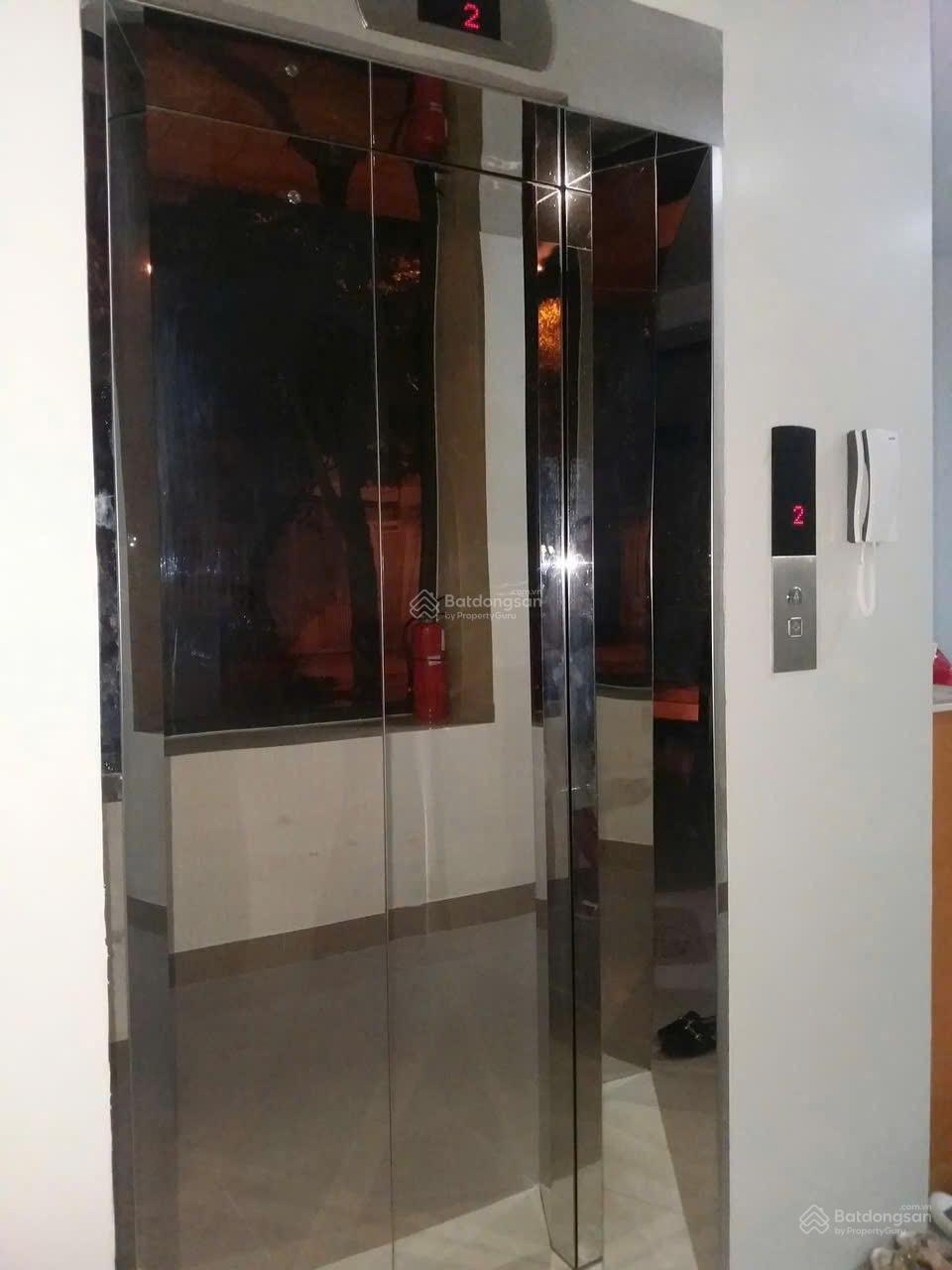 Giá chỉ 18tỷ7, bán tòa căn hộ 5 tầng Trần Nhân Tông - đường 15m - lô góc - thang máy. DT 110m2