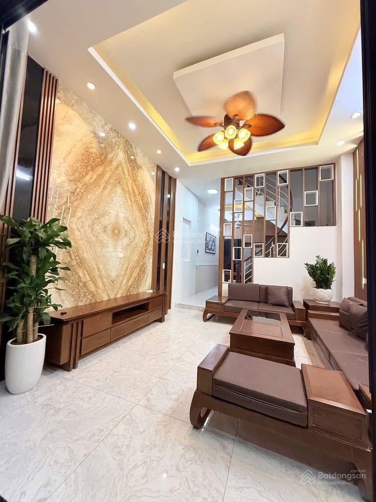 Giá hiếm khó tìm - chỉ 5.99 tỷ 5 tầng x 38m2 (còn tl) có nhà dân xây Phố Trạm Giá hiếm khó tìm - chỉ 5.99 tỷ 5 tầng x 38m2 (còn tl) có nhà dân xây Phố Trạm