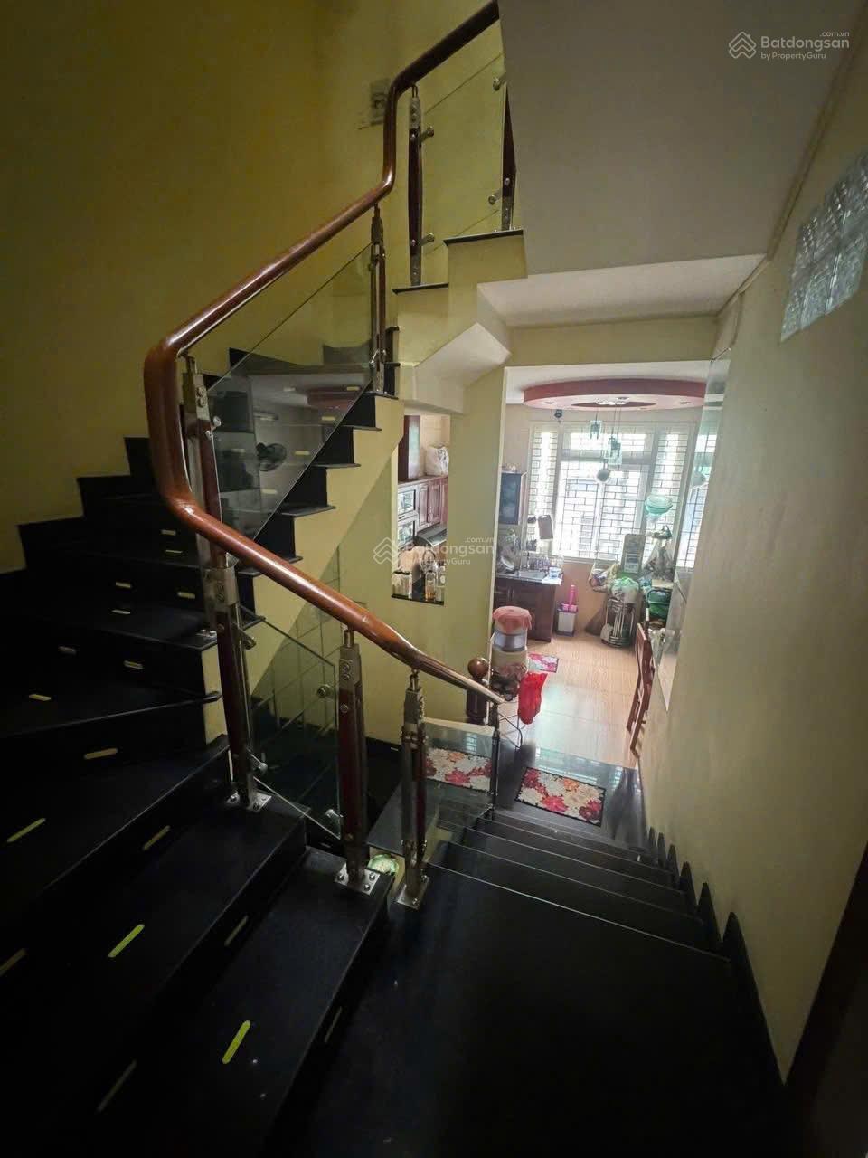 Chú Hồng bán gấp nhà Nguyễn Bỉnh Khiêm-P.Đa Kao-Q1. Gần trường Cao Đẳng Kỹ Thuật. Giá 4tỷ360/69m2