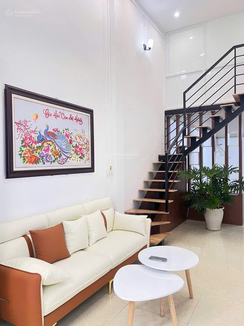 Bán nhà đất Hữu Hưng 50m2 tặng nhà C4 đầy đủ đồ như hình 5 tỷ