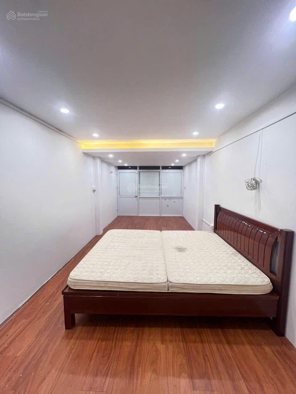 Bán nhà đất Hữu Hưng 50m2 tặng nhà C4 đầy đủ đồ như hình 5 tỷ