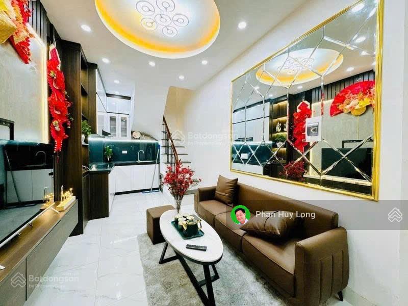 Chính chủ bán gấp nhà ngõ phố Cầu Giấy - 4T 15m2 MT 2.7m - sổ đỏ chính chủ - gần mặt phố