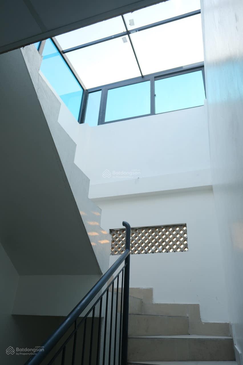 Toà nhà dịch vụ 15 phòng cho thuê dòng tiền 700tr/năm sổ đỏ phân lô