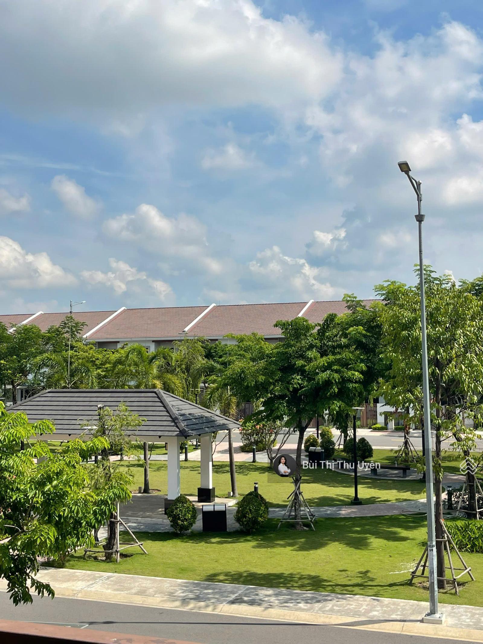 Duy nhất 1 căn nhà 2 tầng full sổ hồng  giá cực rẻ, chủ cần bán gấp!