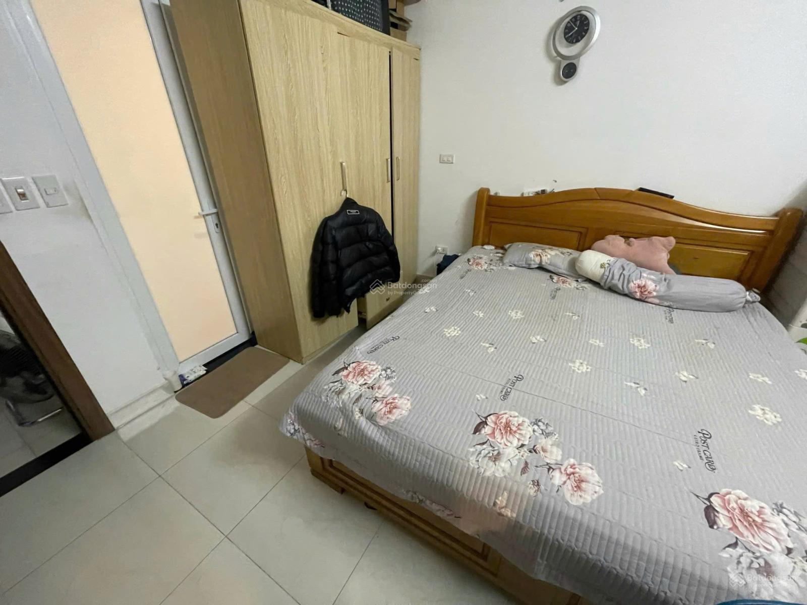 Bán gấp CHCC K35 Tân Mai - Hoàng Mai. DT: 80m2 2PN + 2WC. Giá: 5,65 tỷ. LH: 0964 835 ***