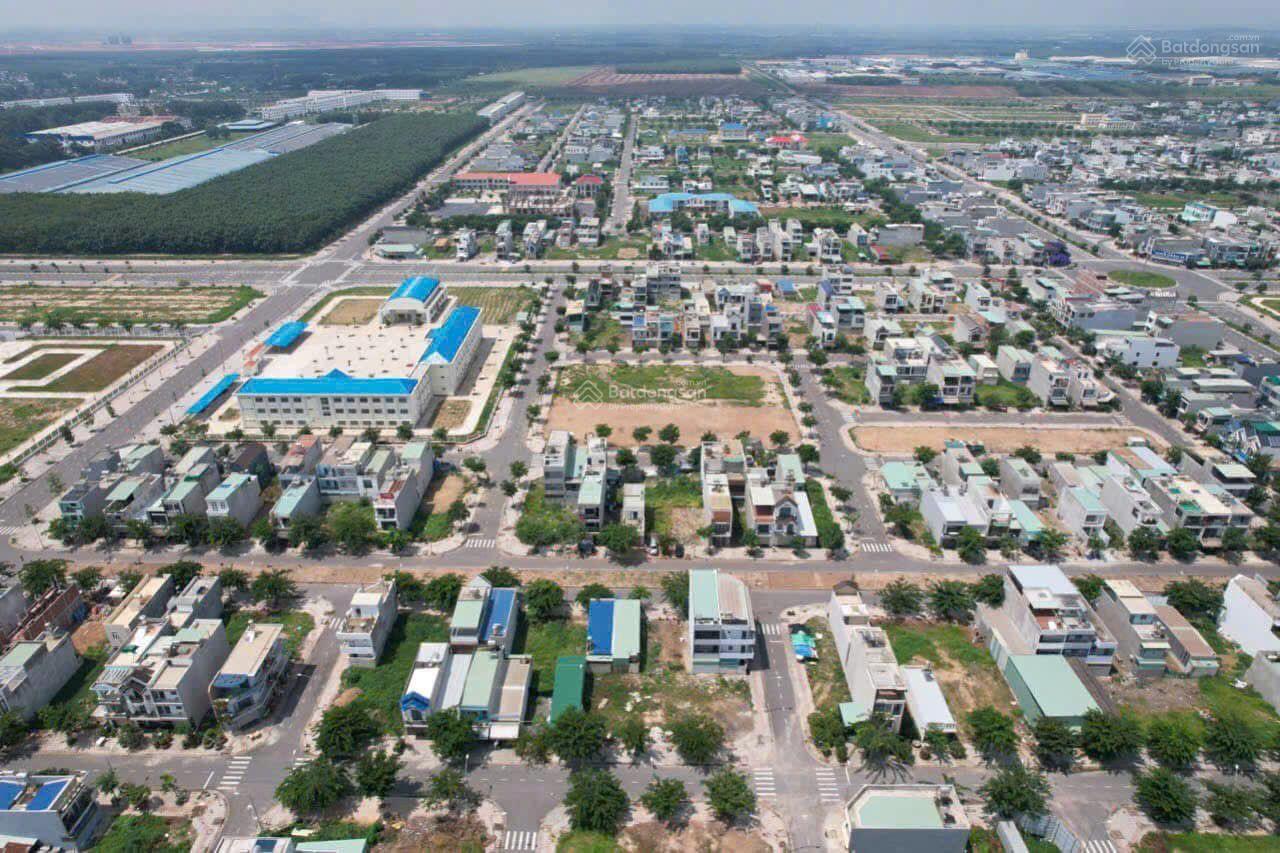 Ngộp bank! 1 lô duy nhất TĐC Lộc An - Bình Sơn 80m2 giá 1tỷ6 ngay trục chính, sát chợ. Sổ sẵn