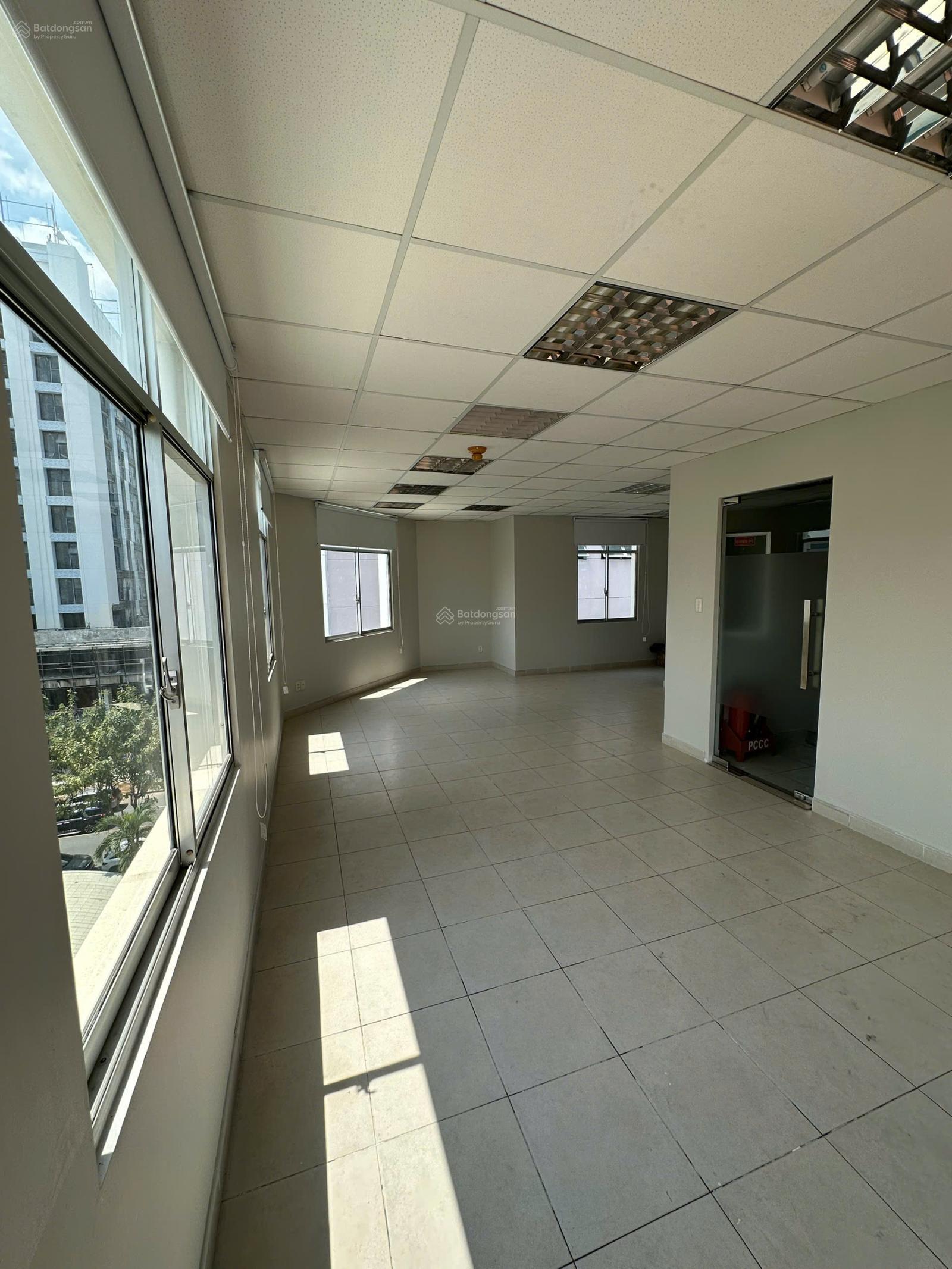 Sàn VP 60m² đường Hoàng Văn Thái ngay Crescent Mall, trống suốt, thang máy, máy lạnh Sàn VP 60m² đường Hoàng Văn Thái ngay Crescent Mall, trống suốt, thang máy, máy lạnh