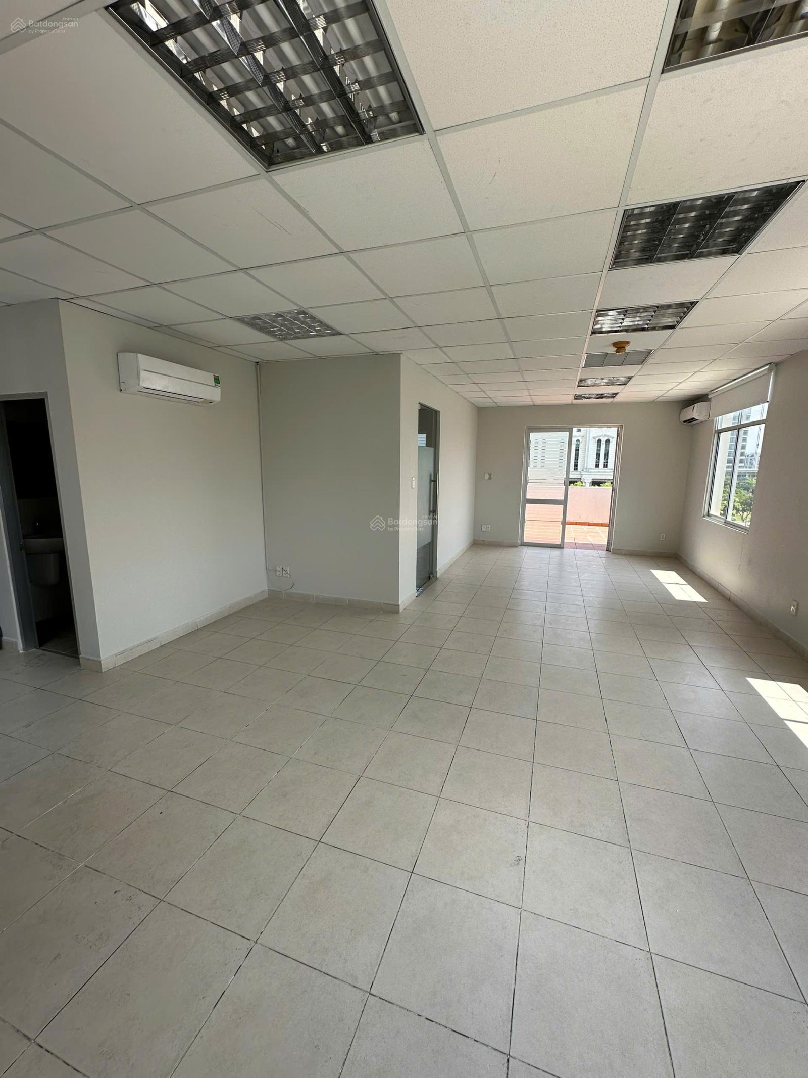 Sàn VP 60m² đường Hoàng Văn Thái ngay Crescent Mall, trống suốt, thang máy, máy lạnh Sàn VP 60m² đường Hoàng Văn Thái ngay Crescent Mall, trống suốt, thang máy, máy lạnh