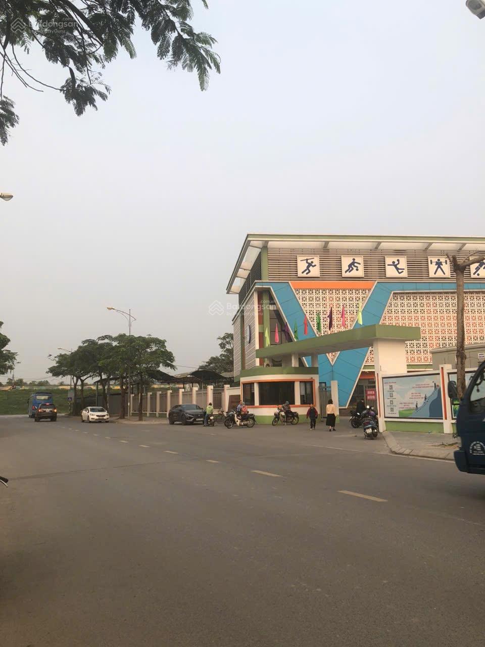 Bán gấp đất TDC Giang Biên 40m đường rộng có vỉa hè ,oto tránh đỗ cửa