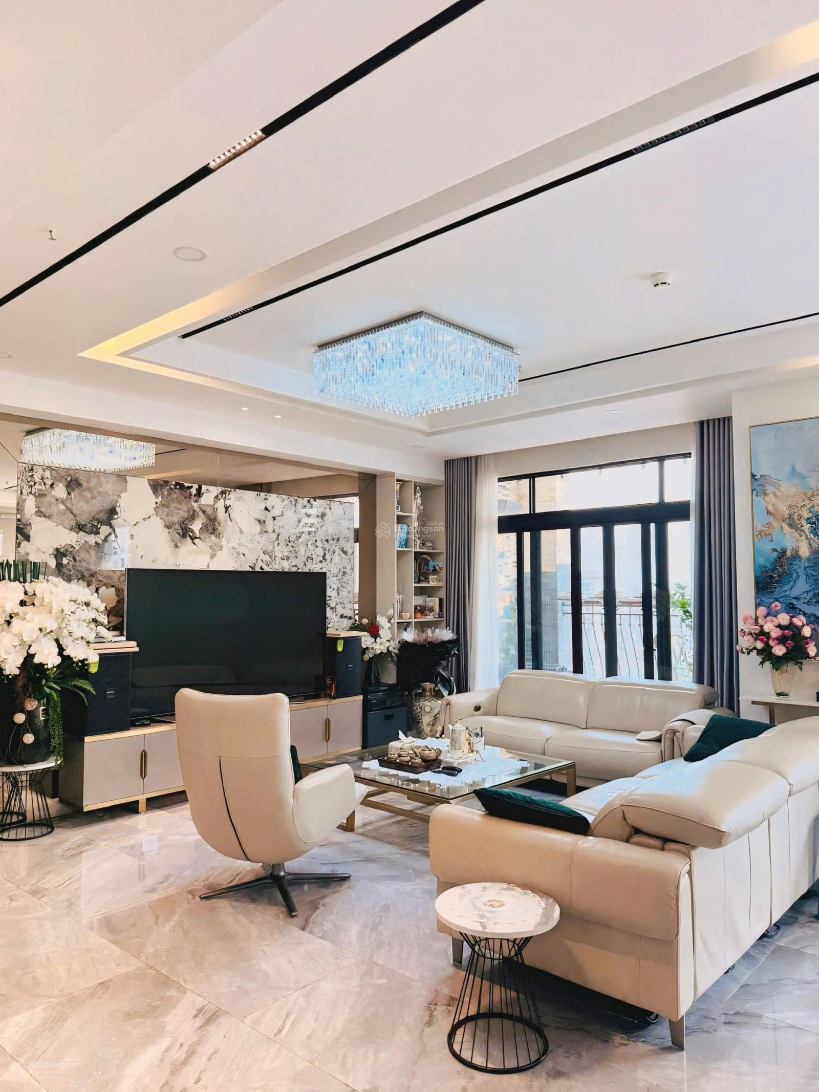 CỰC HIẾM BÁN CĂN GÓC NƠI XA HOA BẬC NHẤT THÀNH PHỐ CHUNG CƯ ROYAL CITY 180m 3N2WC CHỈ 19,9 TỶ