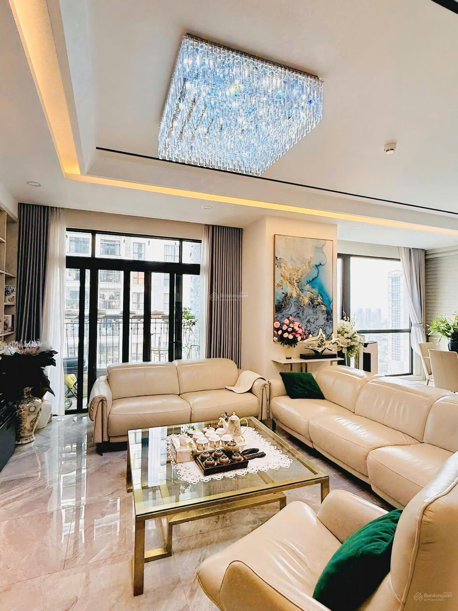 CỰC HIẾM BÁN CĂN GÓC NƠI XA HOA BẬC NHẤT THÀNH PHỐ CHUNG CƯ ROYAL CITY 180m 3N2WC CHỈ 19,9 TỶ
