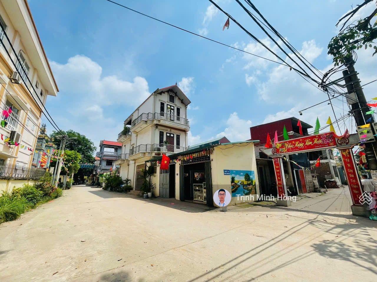 Lô góc Phương Đình Đan Phượng. DT 92m MT góc 20m có thể tách đôi. Oto 7 chỗ vào nhà, gần TH, Chợ