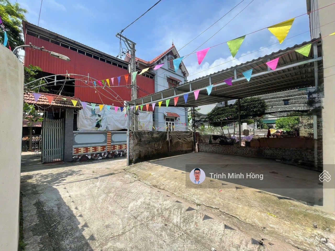 Lô góc Phương Đình Đan Phượng. DT 92m MT góc 20m có thể tách đôi. Oto 7 chỗ vào nhà, gần TH, Chợ