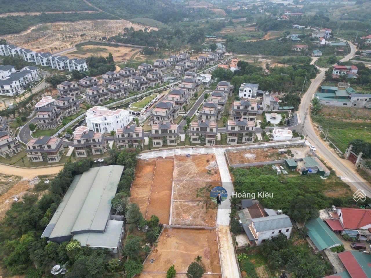 Bán gấp lô đất 405m2, 150m2 TC thôn 4 Yên Bình gần KĐT thị Xanh Villas cách ga Metro 5 vài trăm mét