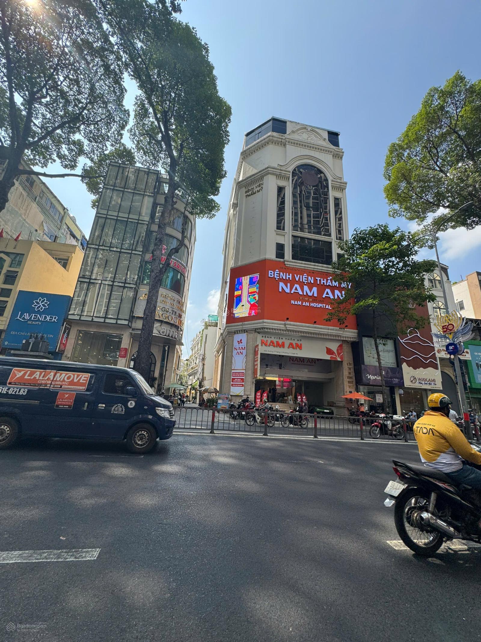 Tòa nhà hầm 6 tầng ngay mặt tiền Trần Hưng Đạo, Q.1 - DT 8x23m nở hậu 12m - CN 240m2 - chỉ 65 tỷ Tòa nhà hầm 6 tầng ngay mặt tiền Trần Hưng Đạo, Q.1 - DT 8x23m nở hậu 12m - CN 240m2 - chỉ 65 tỷ