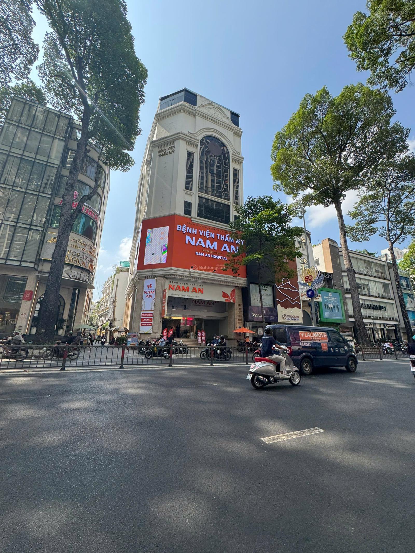 Tòa nhà hầm 6 tầng ngay mặt tiền Trần Hưng Đạo, Q.1 - DT 8x23m nở hậu 12m - CN 240m2 - chỉ 65 tỷ Tòa nhà hầm 6 tầng ngay mặt tiền Trần Hưng Đạo, Q.1 - DT 8x23m nở hậu 12m - CN 240m2 - chỉ 65 tỷ