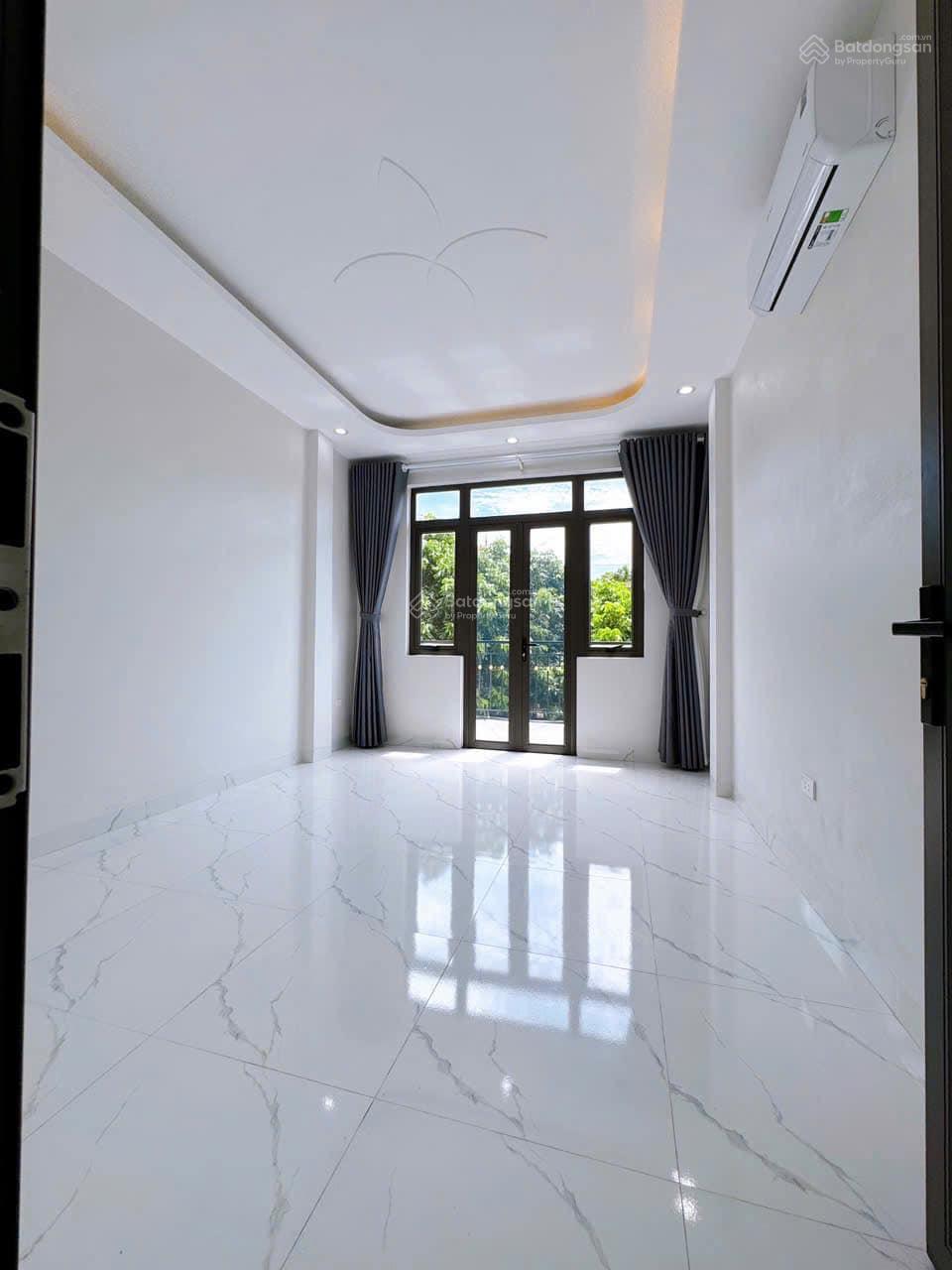 Bán NR ngay trạm xe bus đường QL6 cầu Mai Lĩnh đang mở rộng. 3Tx38m2 giá chỉ 3.2 tỷ. Lh 0966 929 ***