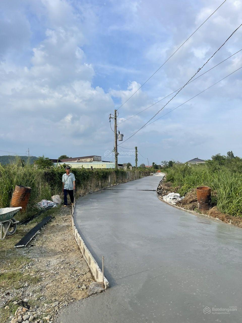 Bán đất thanh long cách Phan Thiết 16km, ngay trạm thu phí Sông Phan, DT 15500m2
