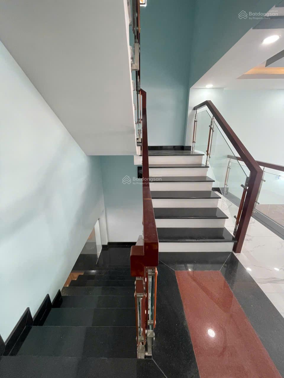 Gò Vấp có căn 4 tầng,Sân thượng,6PN,7WC,không mặt tiền nhưng yên tĩnh, ở là ghiền,giá 8,92 tỷ