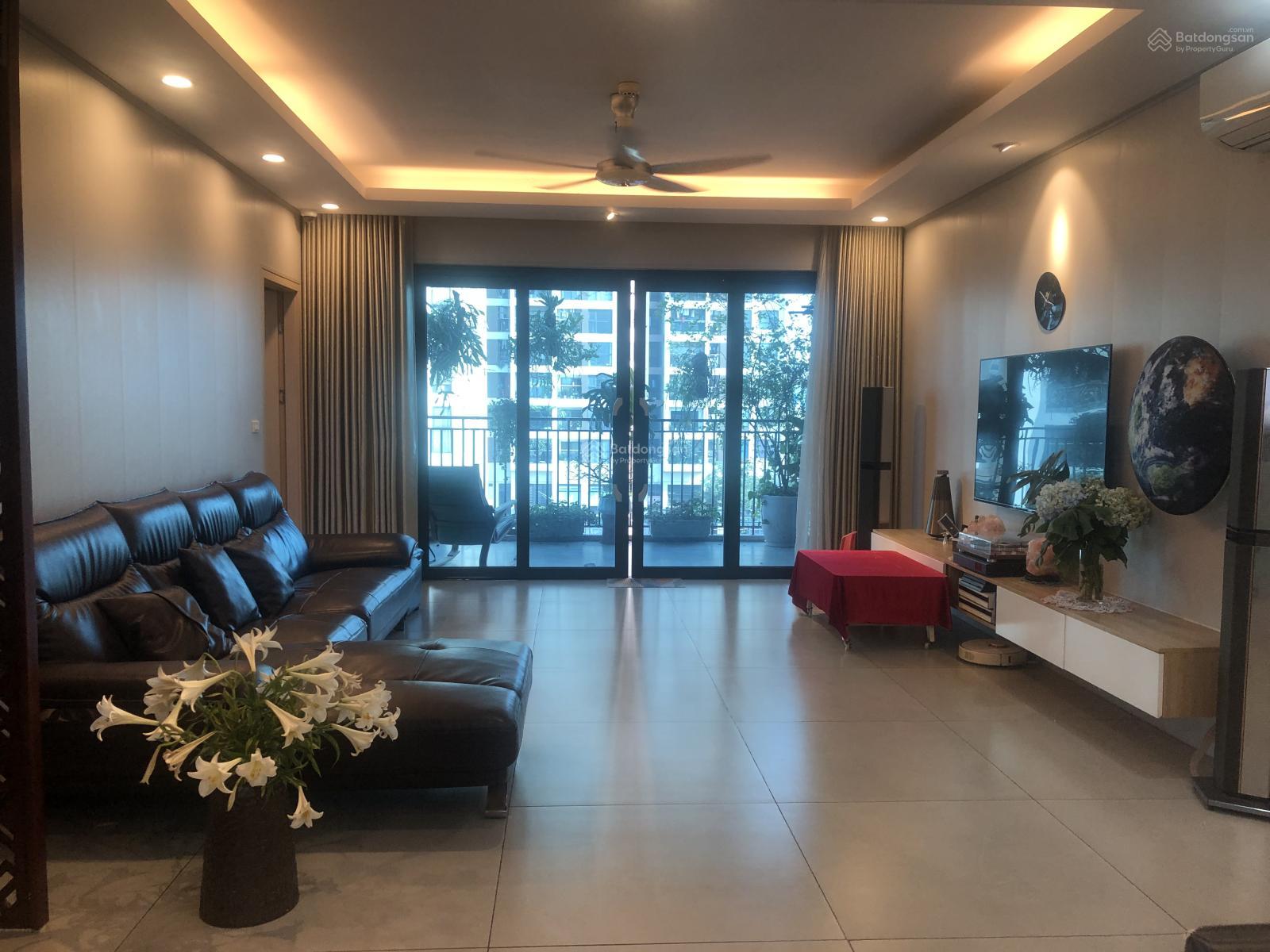 Bán gấp chung cư Green Park Việt Hưng 138m2 ban công ĐN, sổ đầy đủ lâu dài