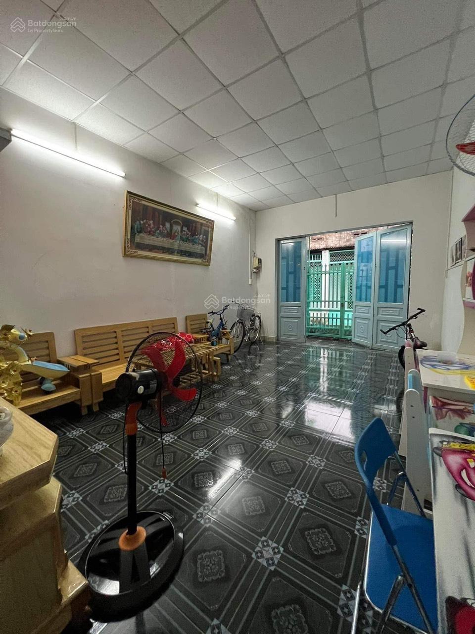 Bán gấp nhà Tân Biên góc 2 mặt tiền, gần chợ trường khu công nghiệp