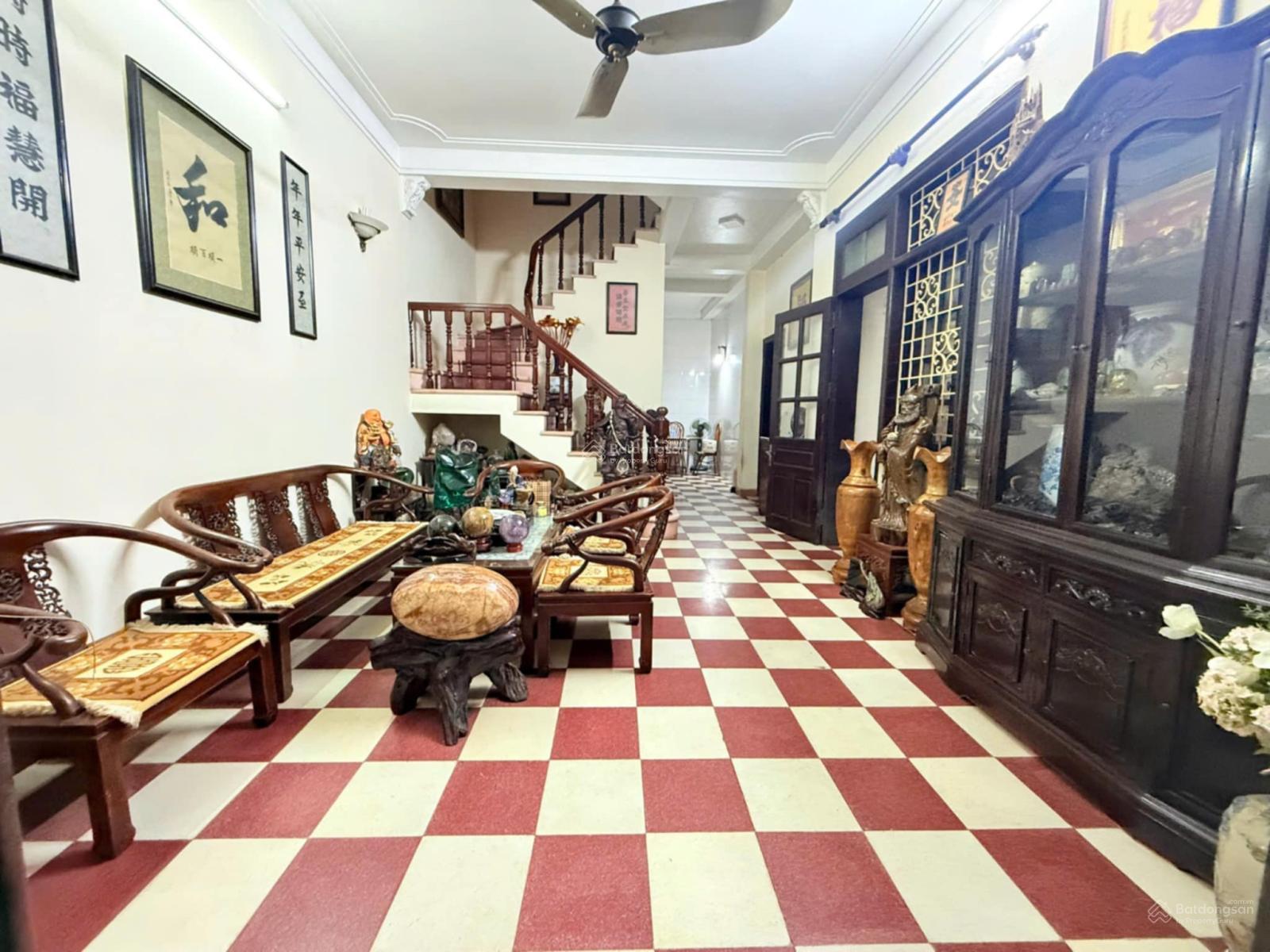 Bán biệt thự sân vườn tại Hoàng Cầu Đống Đa DT 125m2 3 tầng MT 8.3m giá 43 tỷ