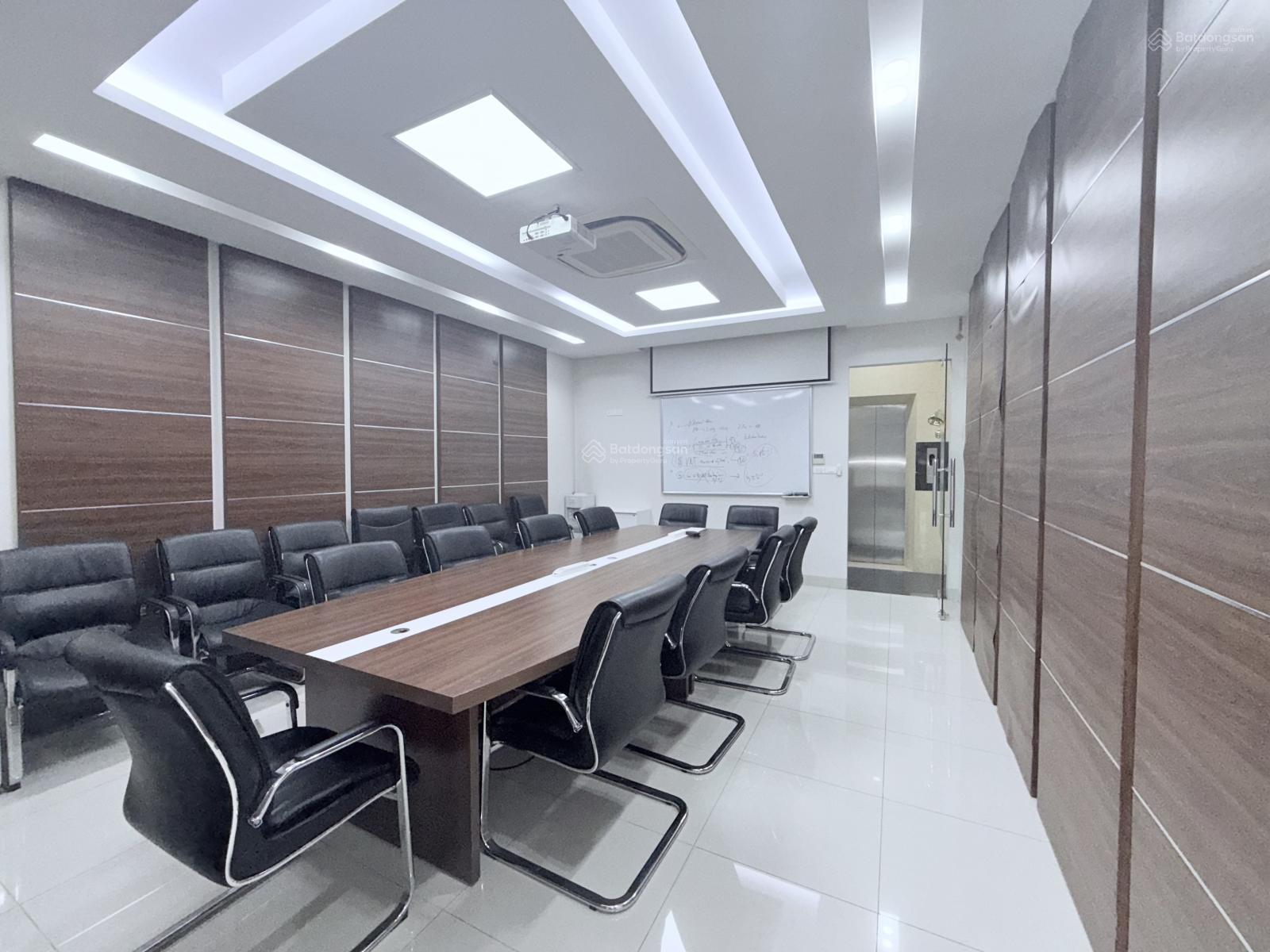 Cho thuê nhà Phạm Tuấn Tài, 70m2, 6 tầng, MT 5m, thang máy, nhà đẹp, 45Tr