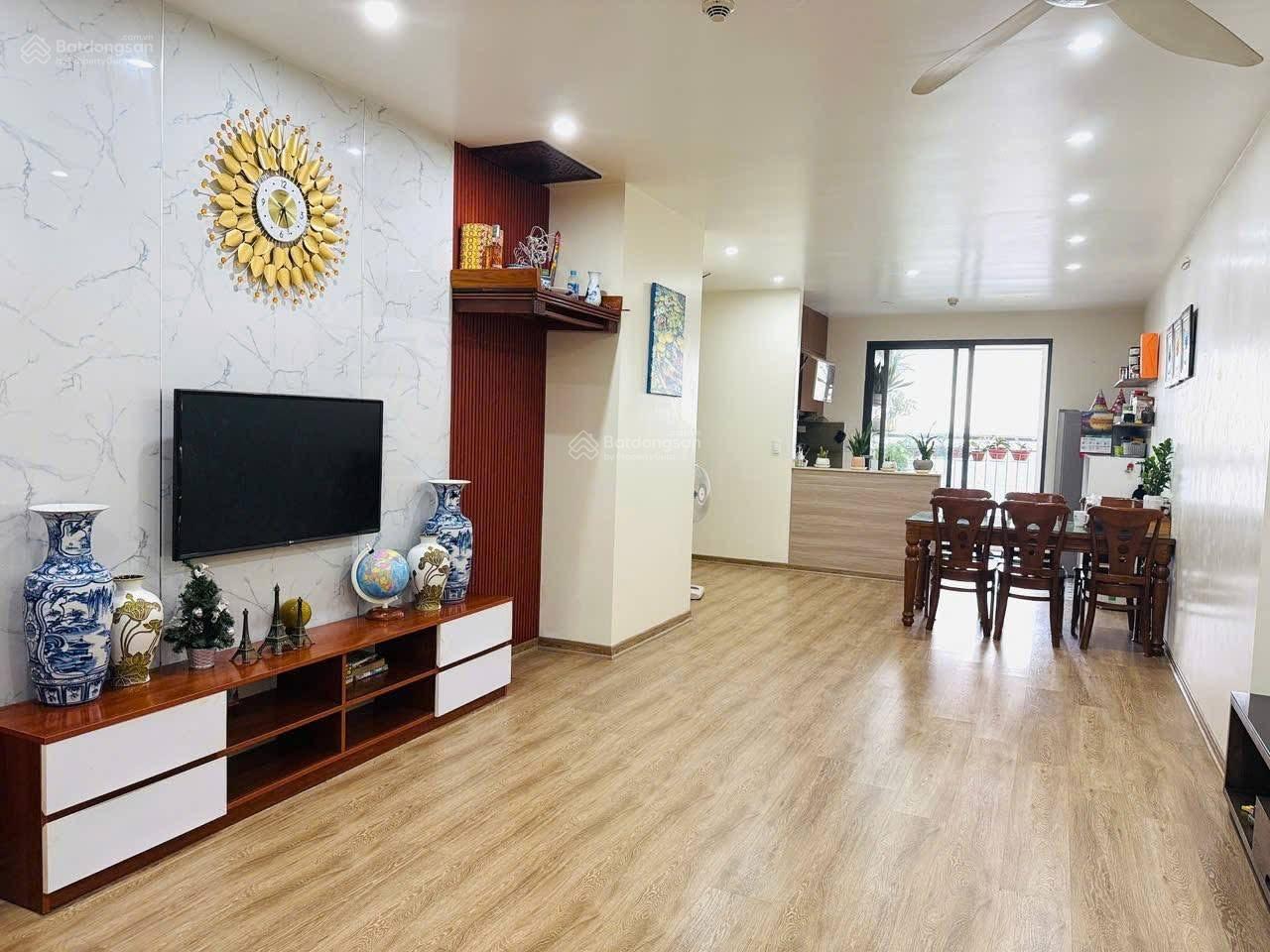 Chung cư 87 Lĩnh Nam, căn góc ba ngủ full nội thất sổ đỏ chính chủ. Diện tích 100m2 giá chỉ 7,2 tỷ