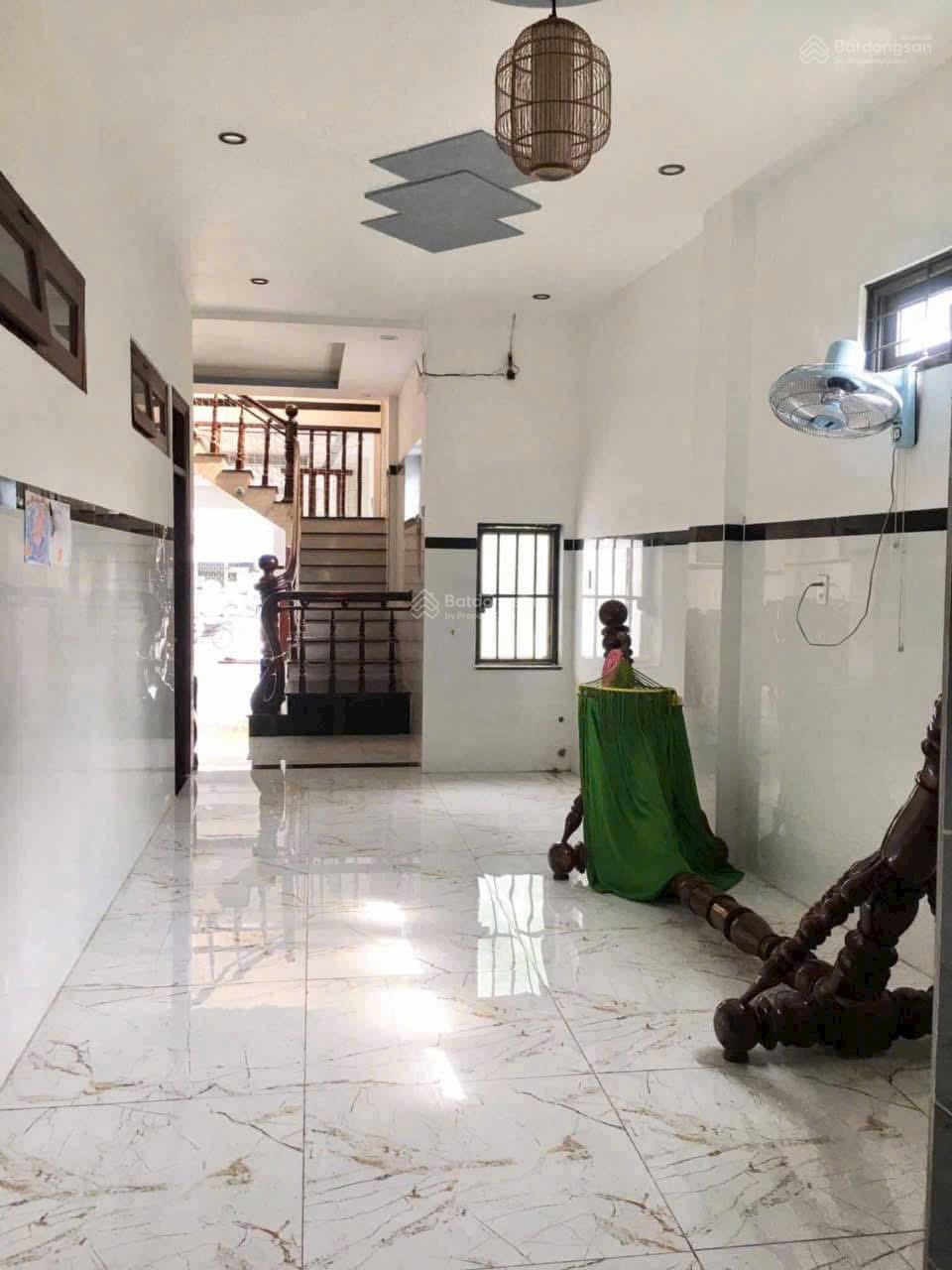 Bán gấp nhà Nguyễn Hữu Thọ, Phước Nguyên, BR 400m2 sử dụng giá 12 tỷ LH 0933 366 ***