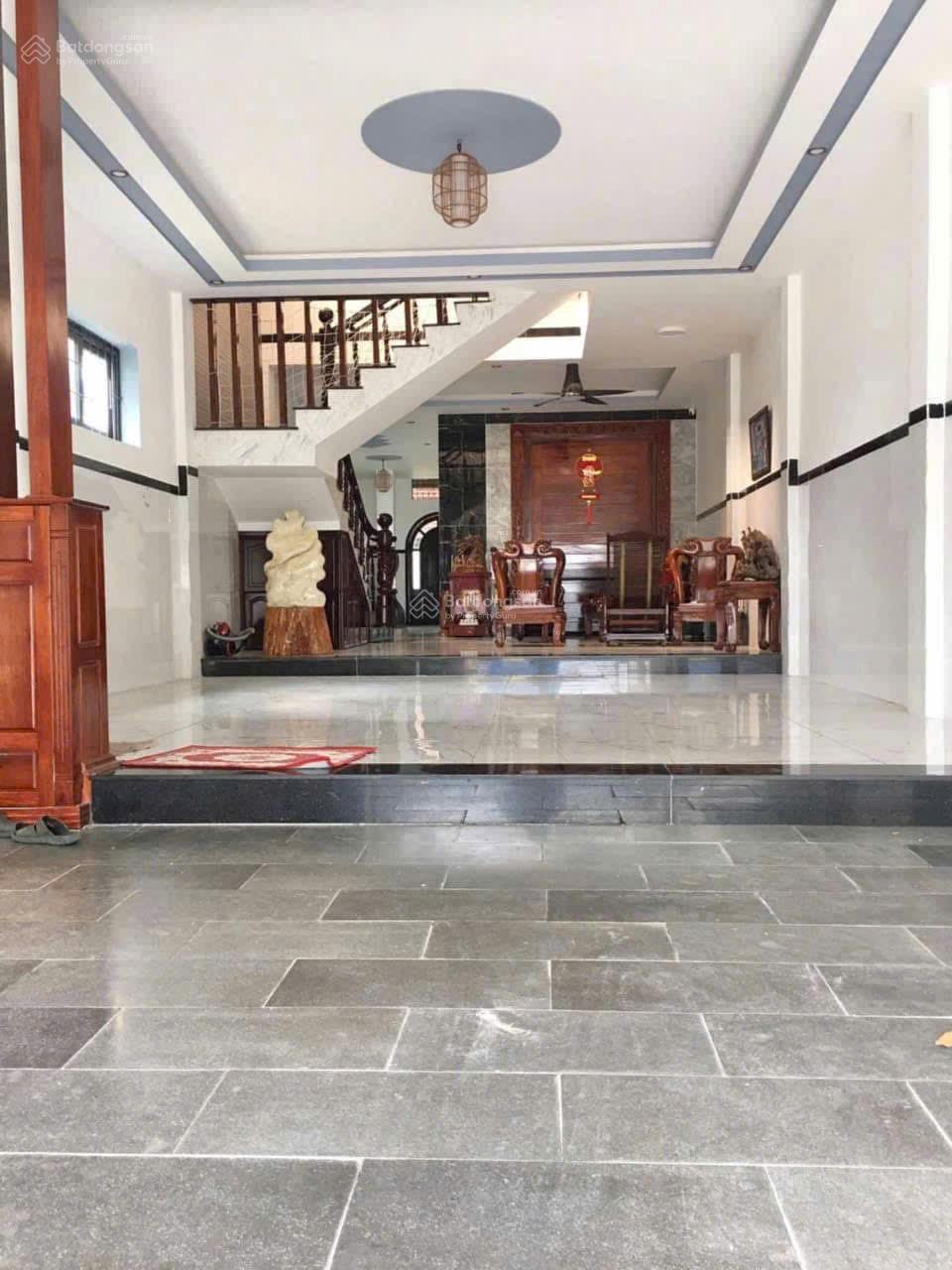 Bán gấp nhà Nguyễn Hữu Thọ, Phước Nguyên, BR 400m2 sử dụng giá 12 tỷ LH 0933 366 ***
