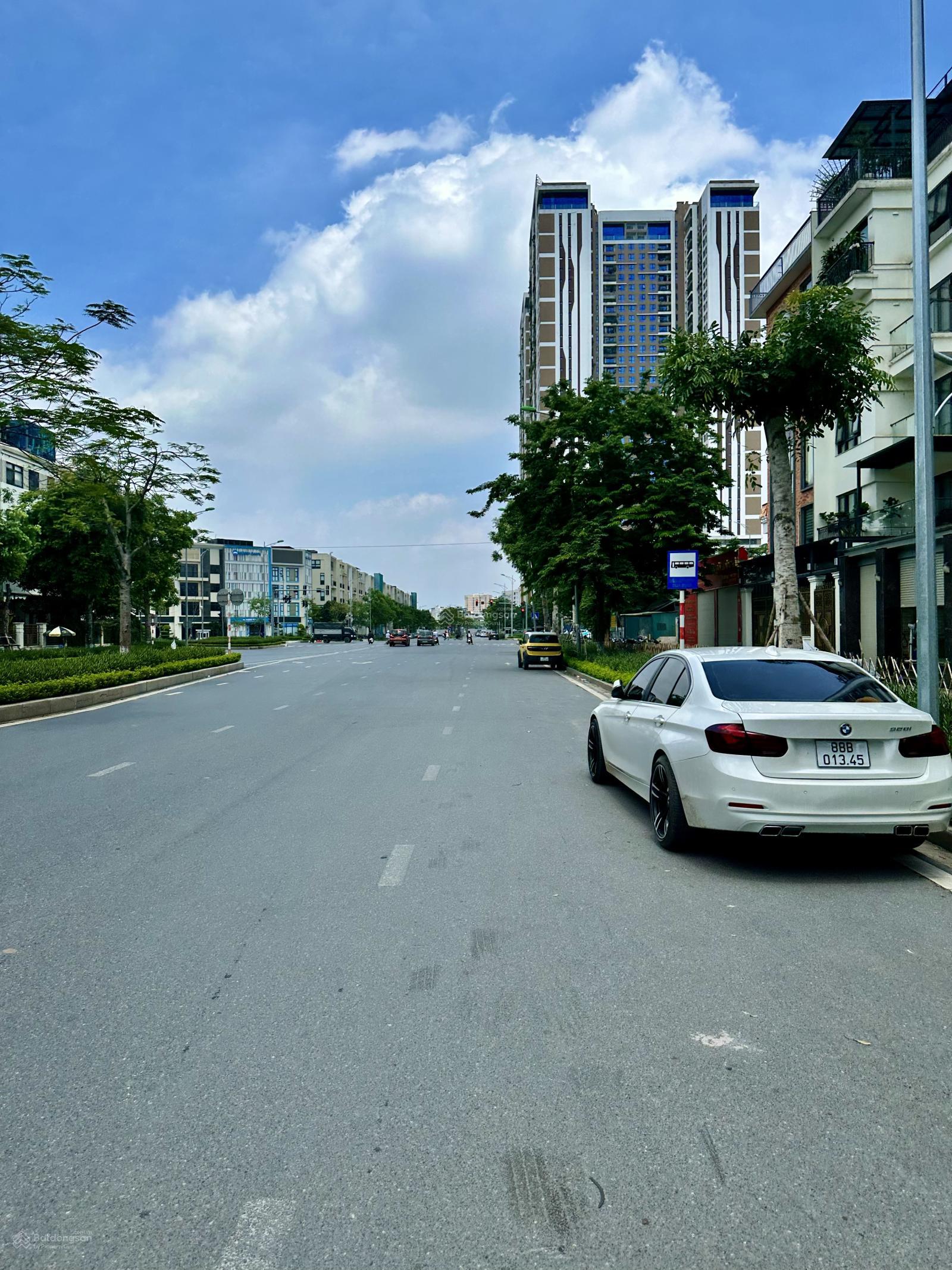 Cần Bán Nhà Mặt Phố Hoàng Quốc Việt, Q.Cầu Giấy DT 310m2 x 10T, MT 9m. Vị trí đẹp nhất phố, sầm uất