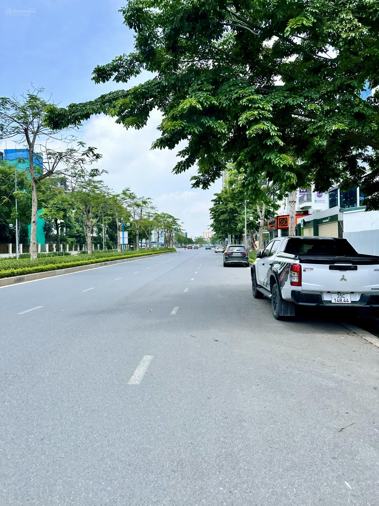 Cần Bán Nhà Mặt Phố Hoàng Quốc Việt, Q.Cầu Giấy DT 310m2 x 10T, MT 9m. Vị trí đẹp nhất phố, sầm uất